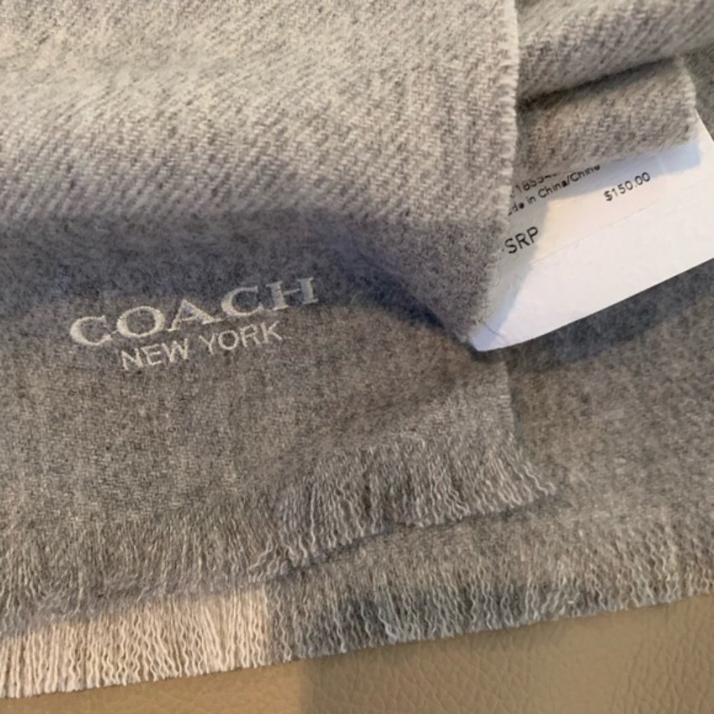 Tory Burch gold necklace - Picture 6 of 7